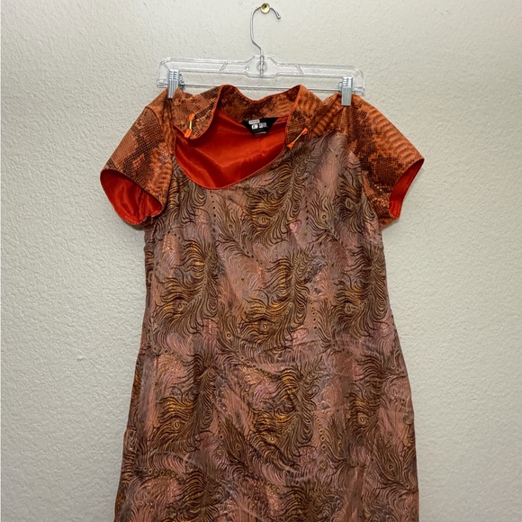 Kim Shui Brocade Mandarin Collar Mini DressStyle: Cheongsam-inspired mini dres - Picture 2 of 16